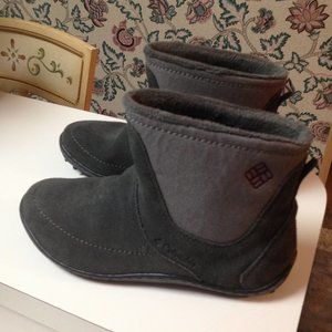 Columbia suede boots size 9
